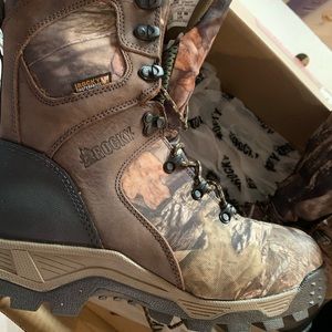New pair of men’s boots - excellent condition